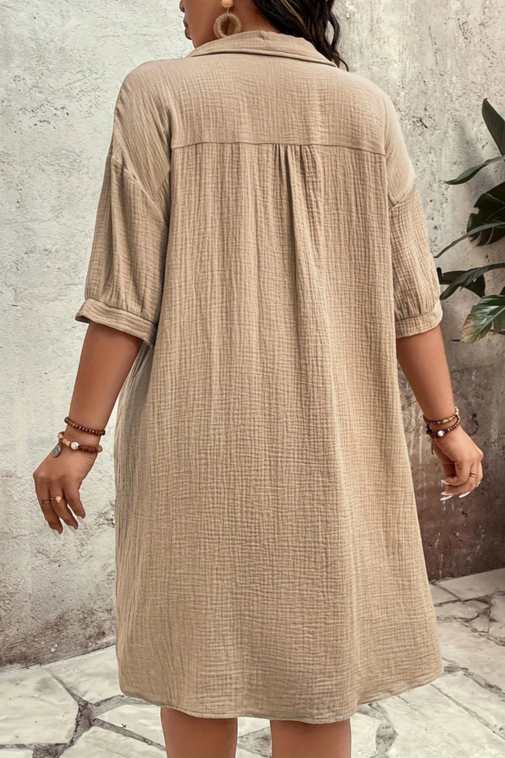 Women's Short Sleeve Button-Up Midi Dress in Lightweight Fabric for Casual Wear and Everyday Style